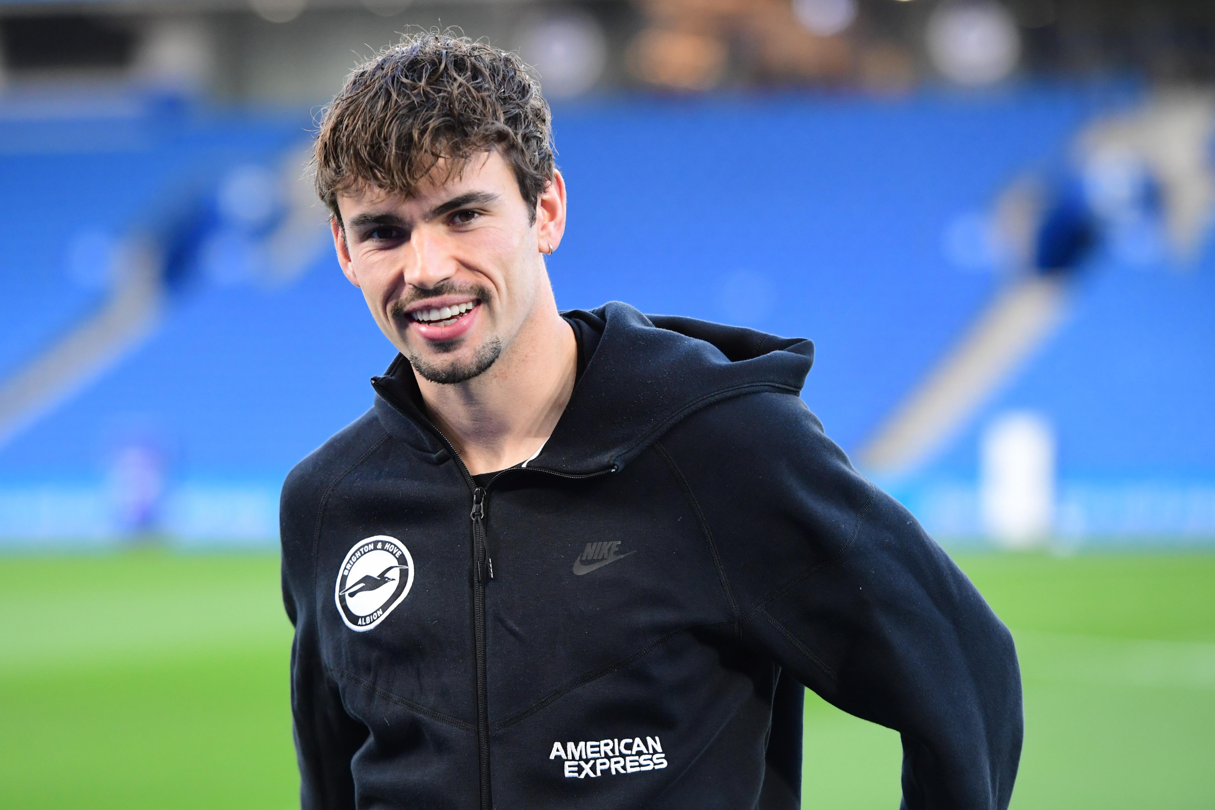 穆阿尼达成, 的同时