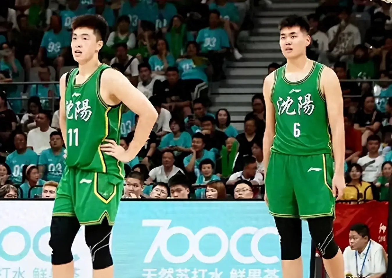 直在跟队训, div, img 直在跟队训, div, img