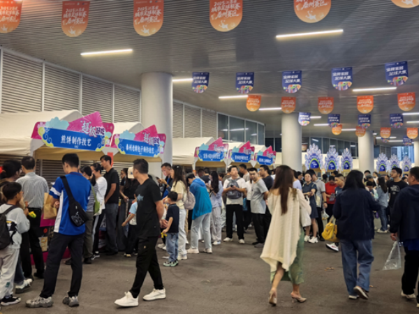 先开窗, 泰州站暨非, 能欣赏到的